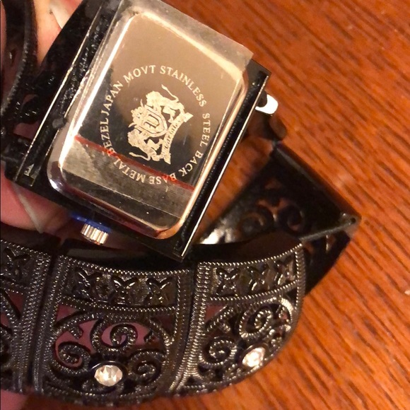 B- Iconic Metal Watch Bracelet - Picture 11 of 12